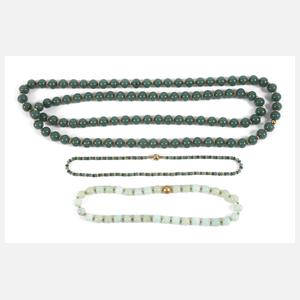 Drei Edelsteinketten