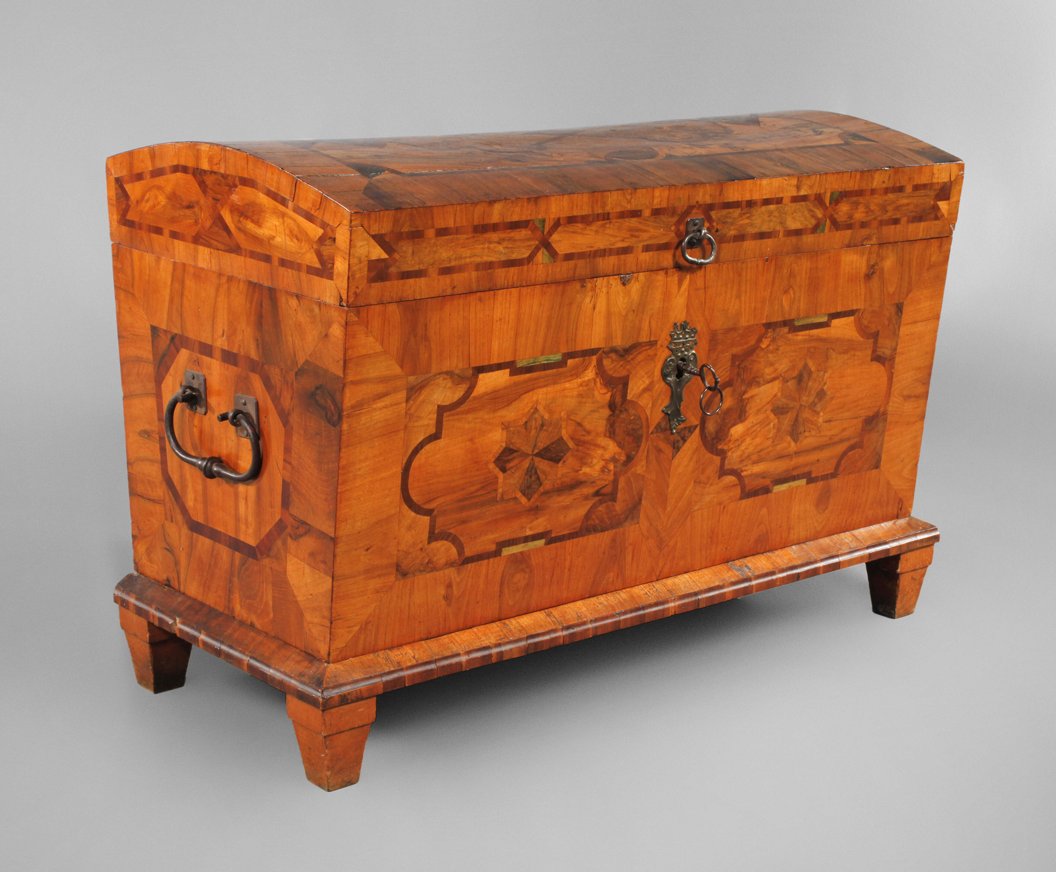 Barocke Runddeckeltruhe