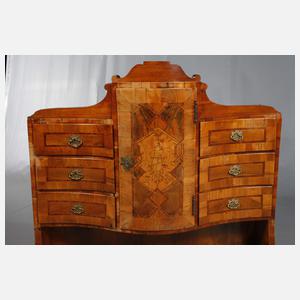 Aufsatz eines Barocksekretärs