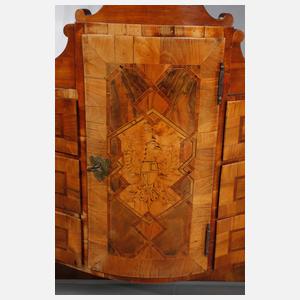 Aufsatz eines Barocksekretärs