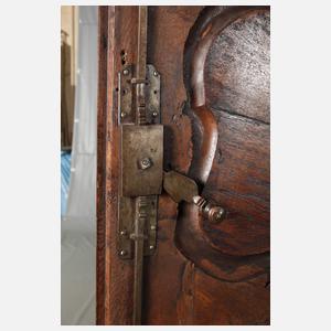 Großer barocker Hallenschrank