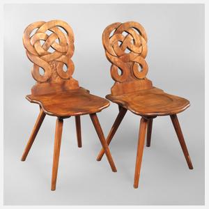 Paar bäuerliche Brettstühle