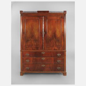 Klassizistischer Aufsatzschrank