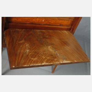 Kleiner Schreibsekretär im Louis-Seize-Stil