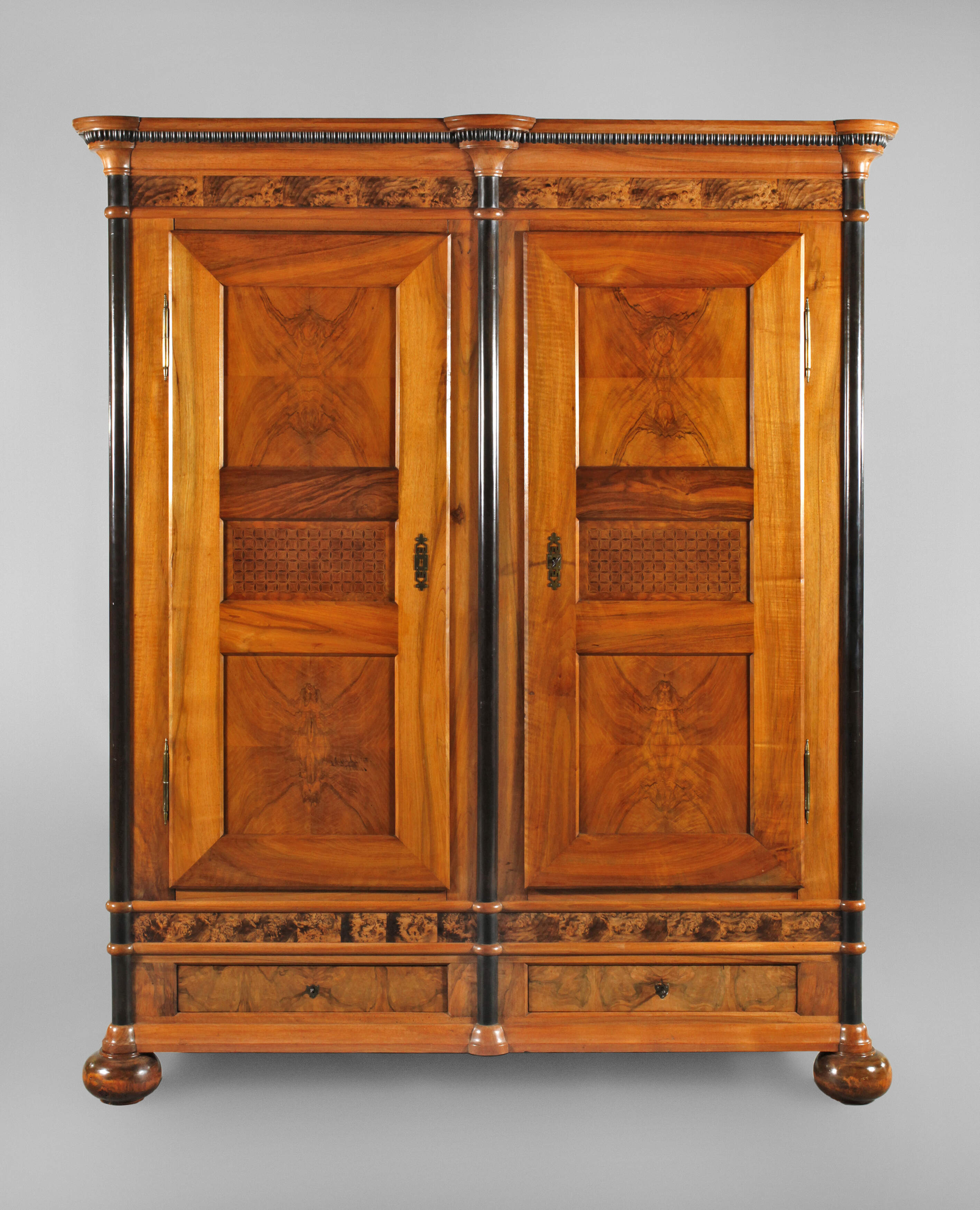 Ungewöhnlicher Hallenschrank Biedermeier