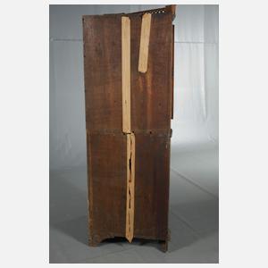 Klassizistischer Eckschrank