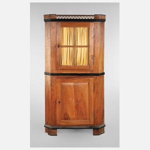 Klassizistischer Eckschrank