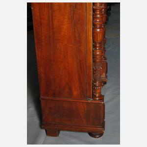 Säulenvitrine Historismus