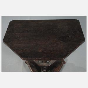 Tisch im Renaissancestil