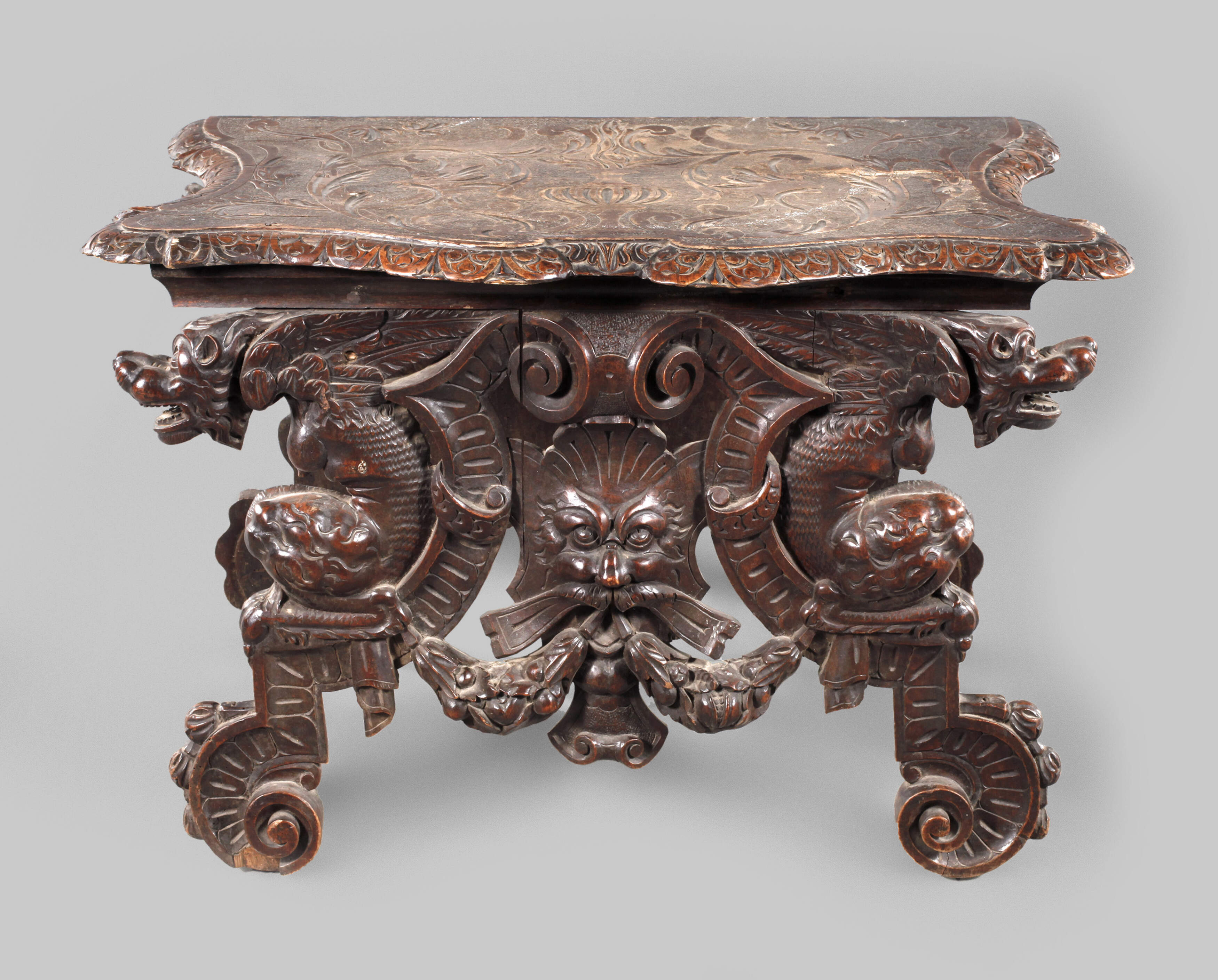 Sitzbank im Renaissancestil