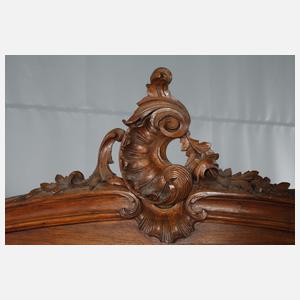 Französisches Bett im Rokokostil