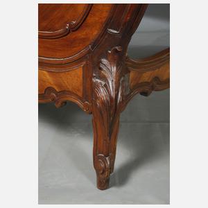 Französisches Bett im Rokokostil