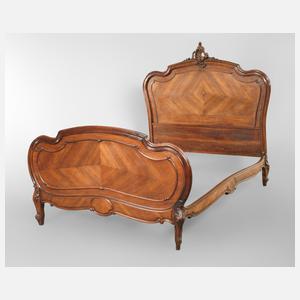 Französisches Bett im Rokokostil