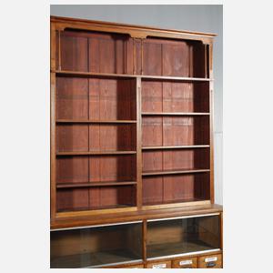 Großer Apothekerschrank