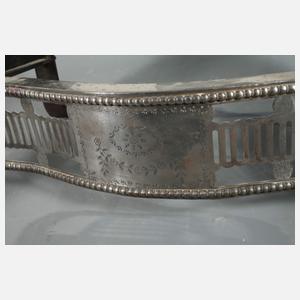 Klassizistische Kaminverkleidung und Kaminplatte