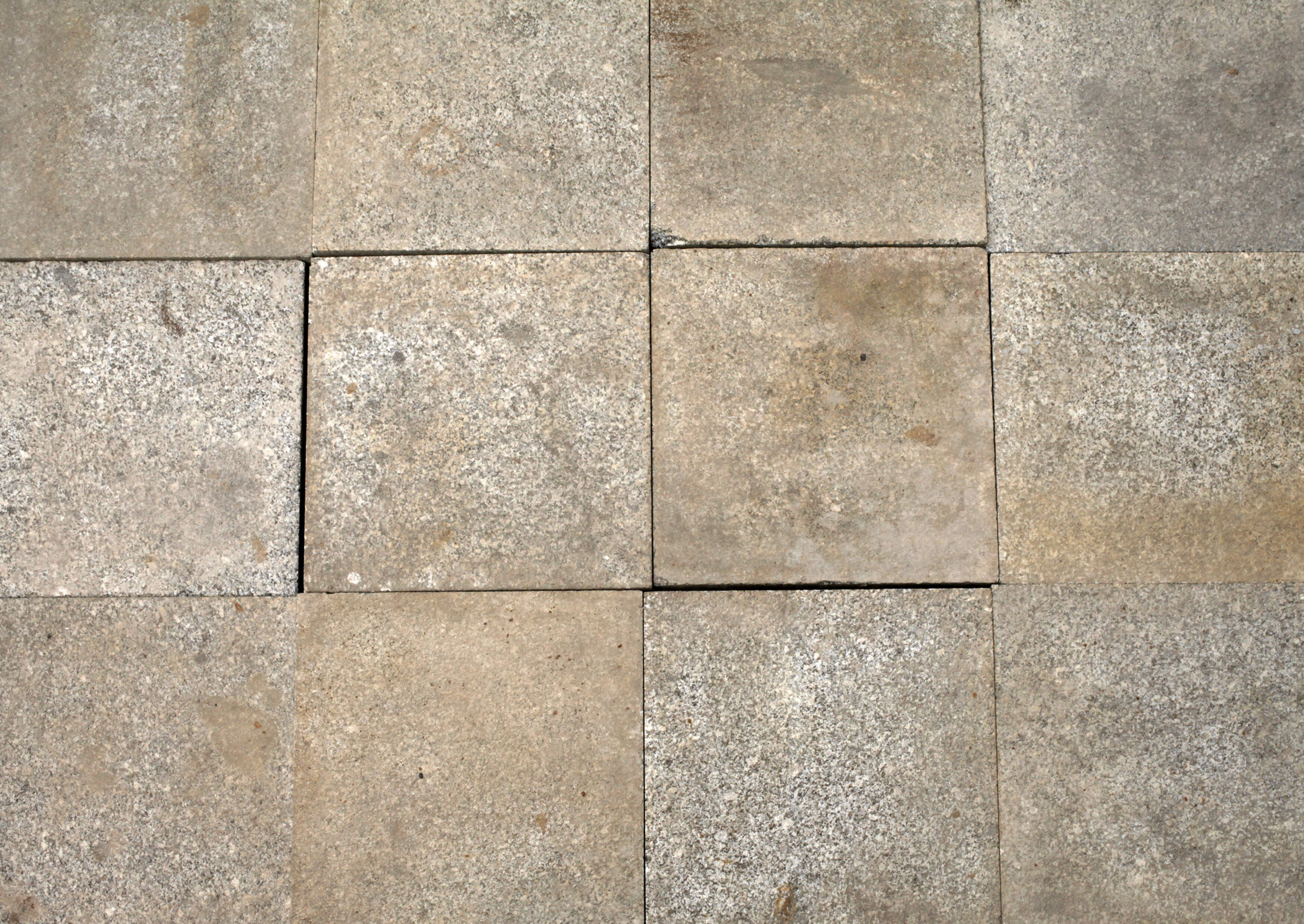 65 qm Bodenplatten Granit