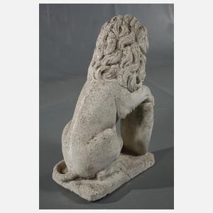 Gartenfigur Löwe mit Wappenschild