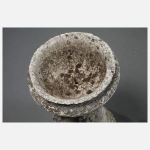 Schale mit figürlichem Fuß