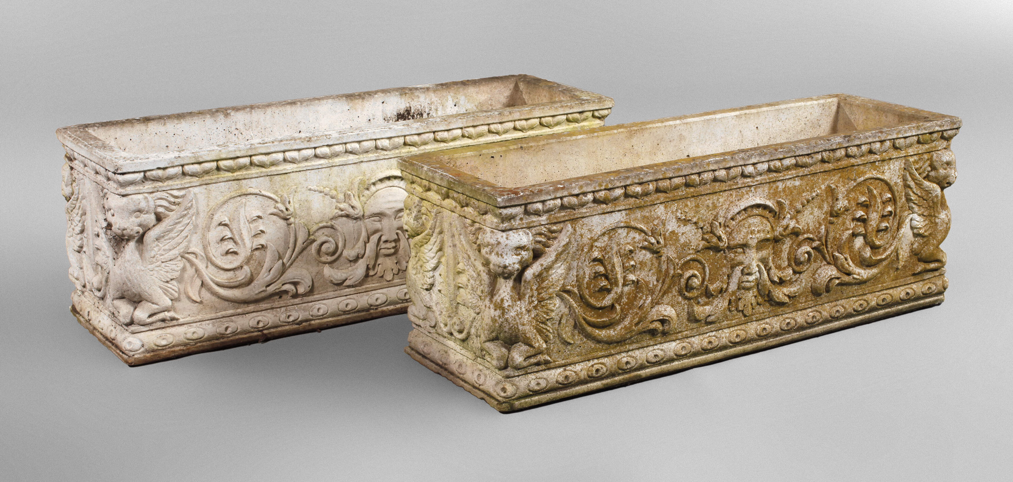 Paar klassizistische Pflanzgefäße