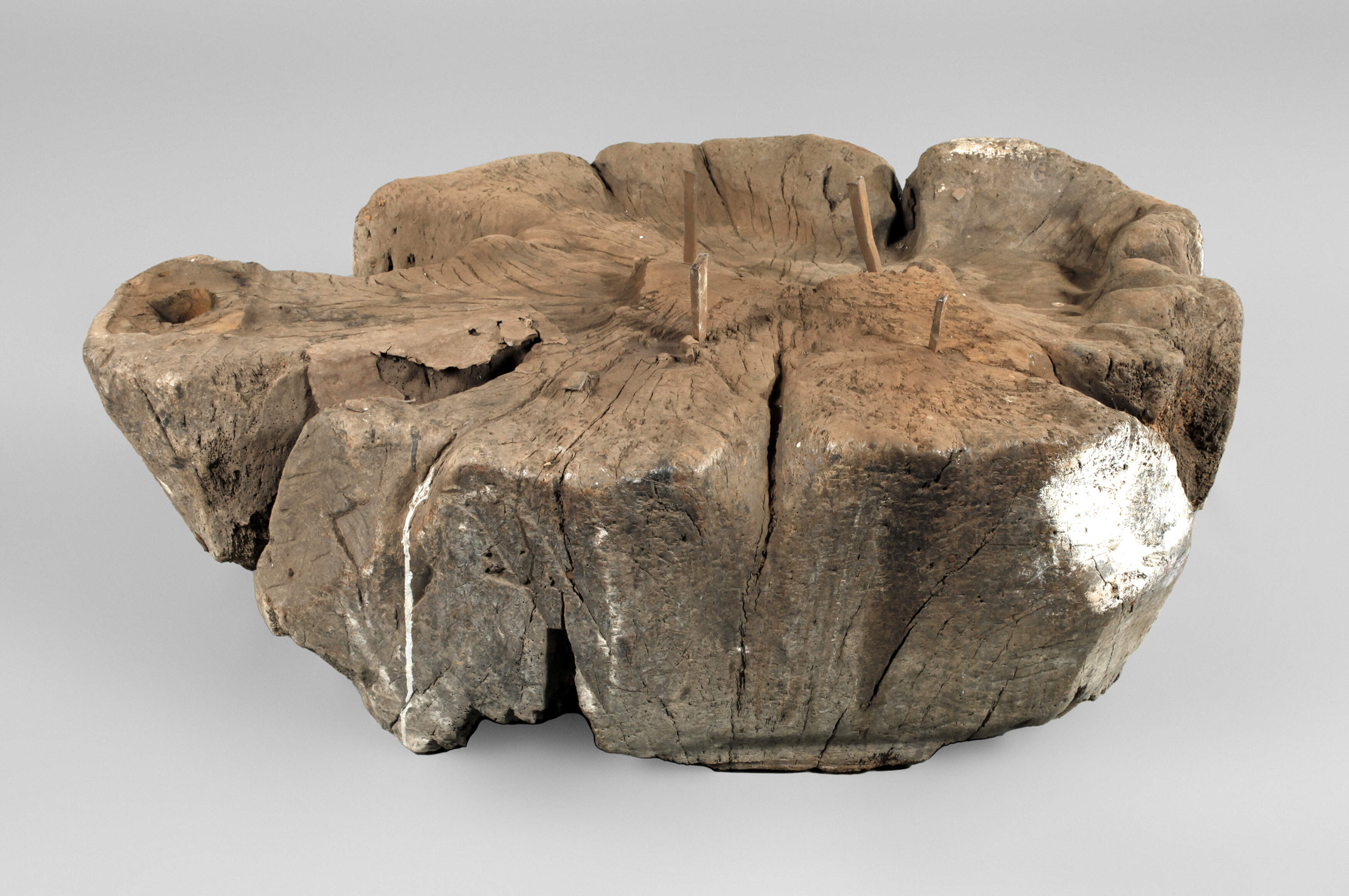 Baumscheibe als Basis für einen Schmiedeamboss