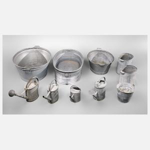 Konvolut Zinkwannen und Gießkannen