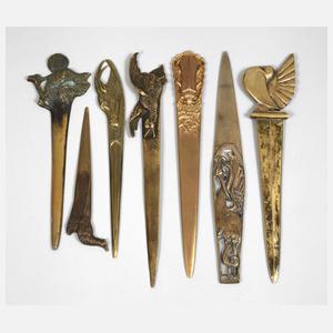 Sieben Brieföffner mit Tiermotiven