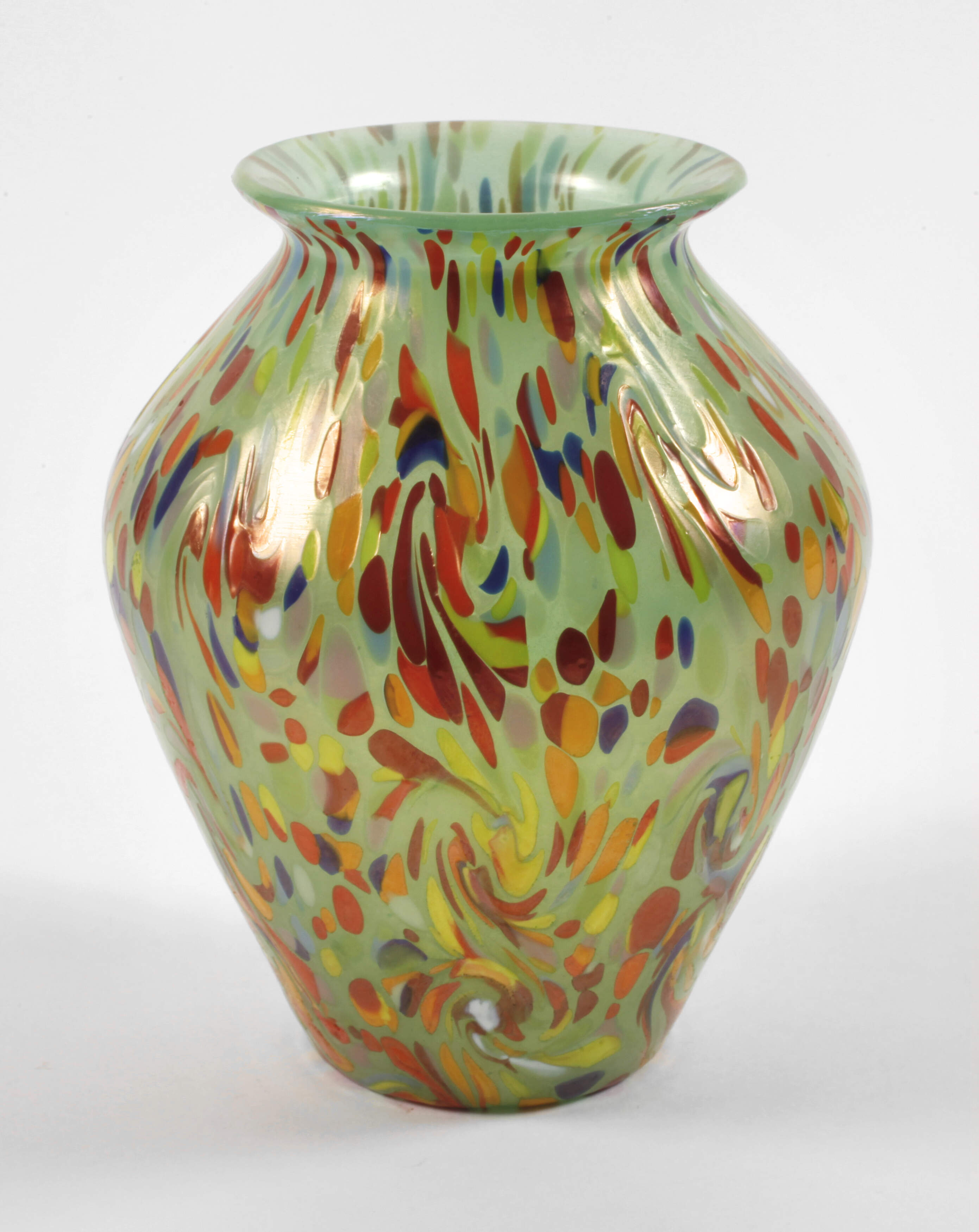 Loetz Witwe Vase mit bunten Kröselaufschmelzungen