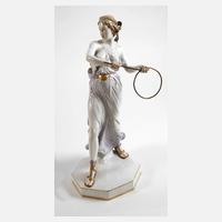 Meissen ”Reifenspielerin mit Stab”111