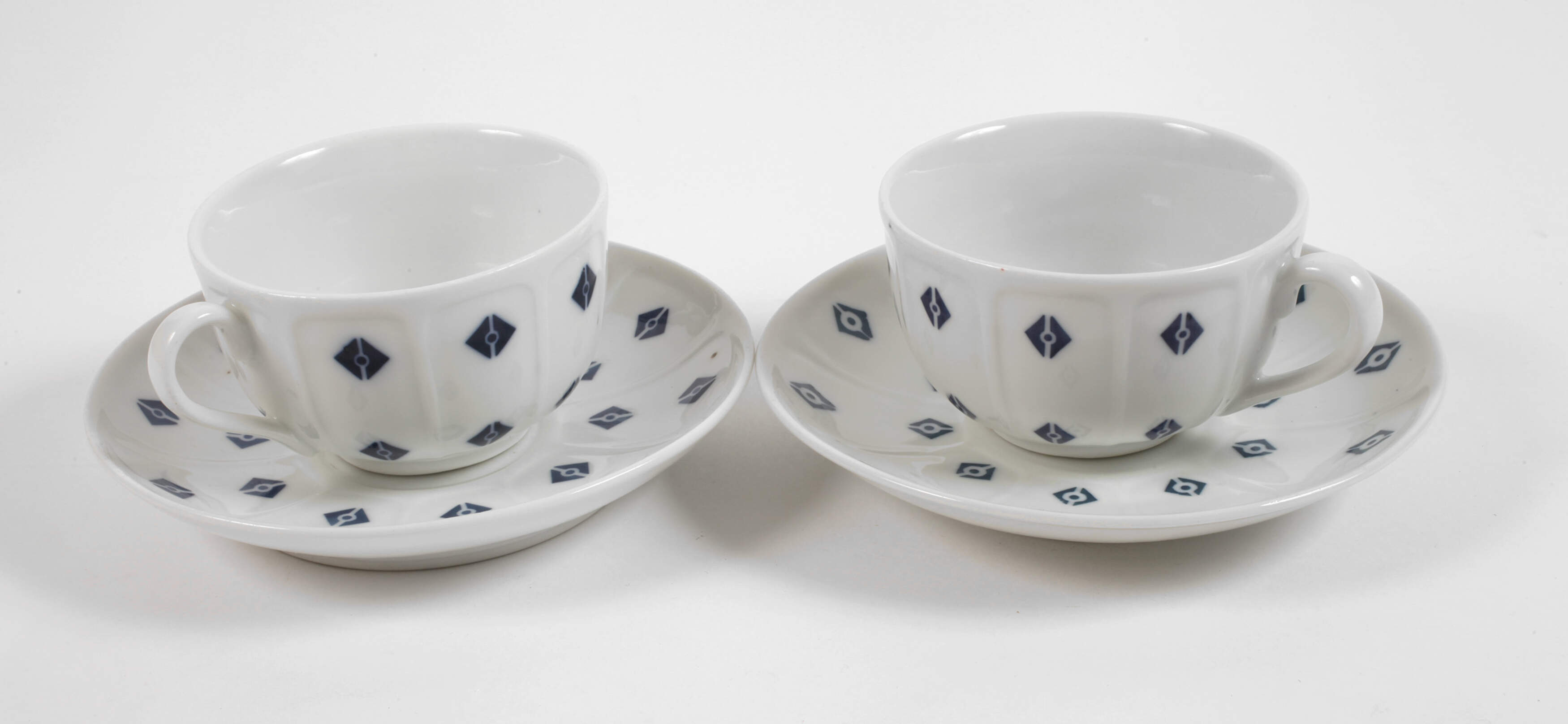 Selle Burgau zwei Tassen mit Untertassen "Anna"