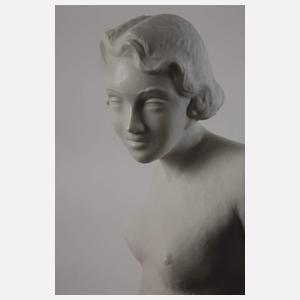 Rosenthal sitzender Mädchenakt