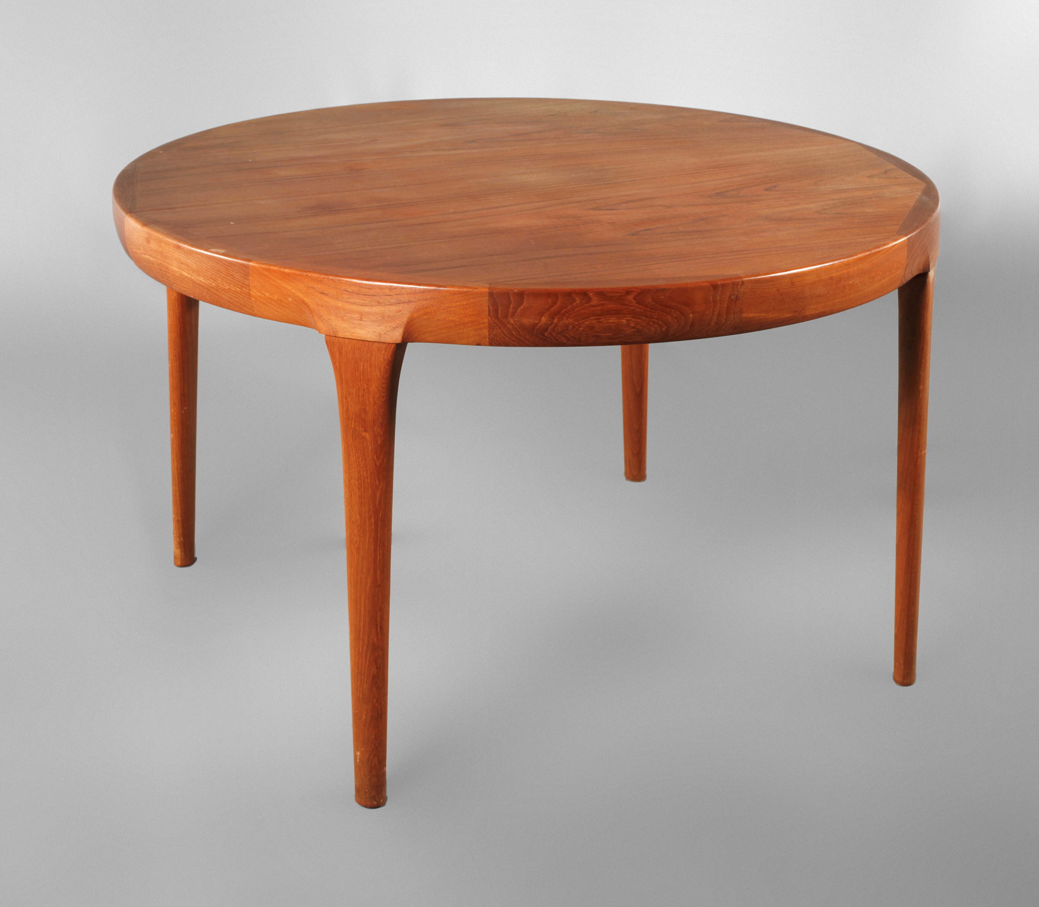 Ausziehbarer Esstisch