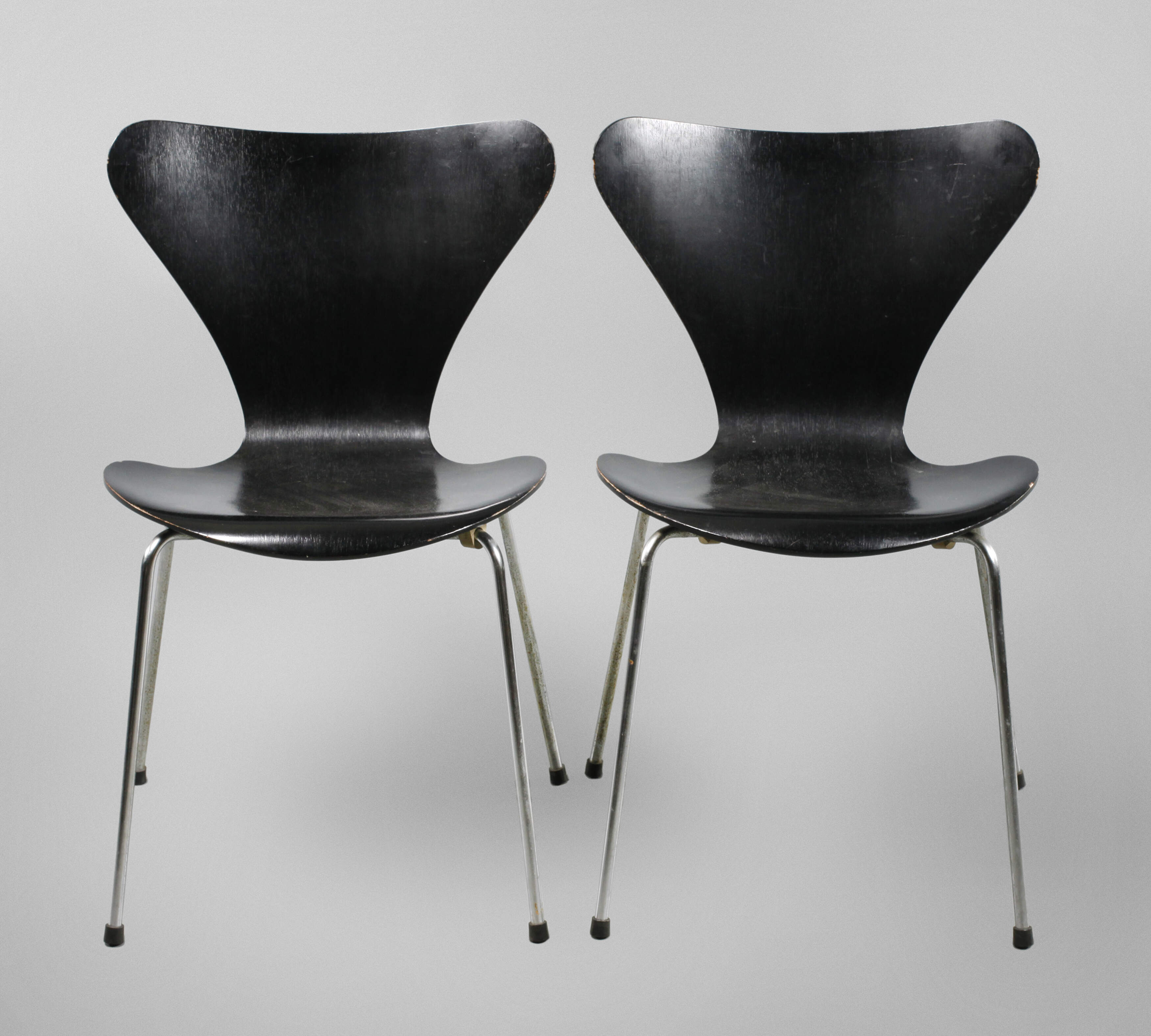 Paar Stühle Serie 7