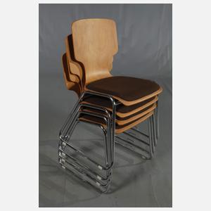 Sieben Stapelstühle