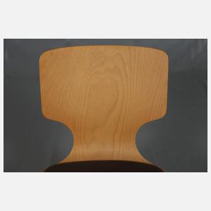 Sieben Stapelstühle