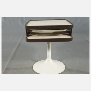 Schaumstoffsessel und Beistelltisch