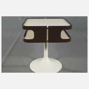 Schaumstoffsessel und Beistelltisch