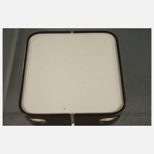 Schaumstoffsessel und Beistelltisch