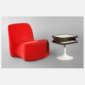 Schaumstoffsessel und Beistelltisch