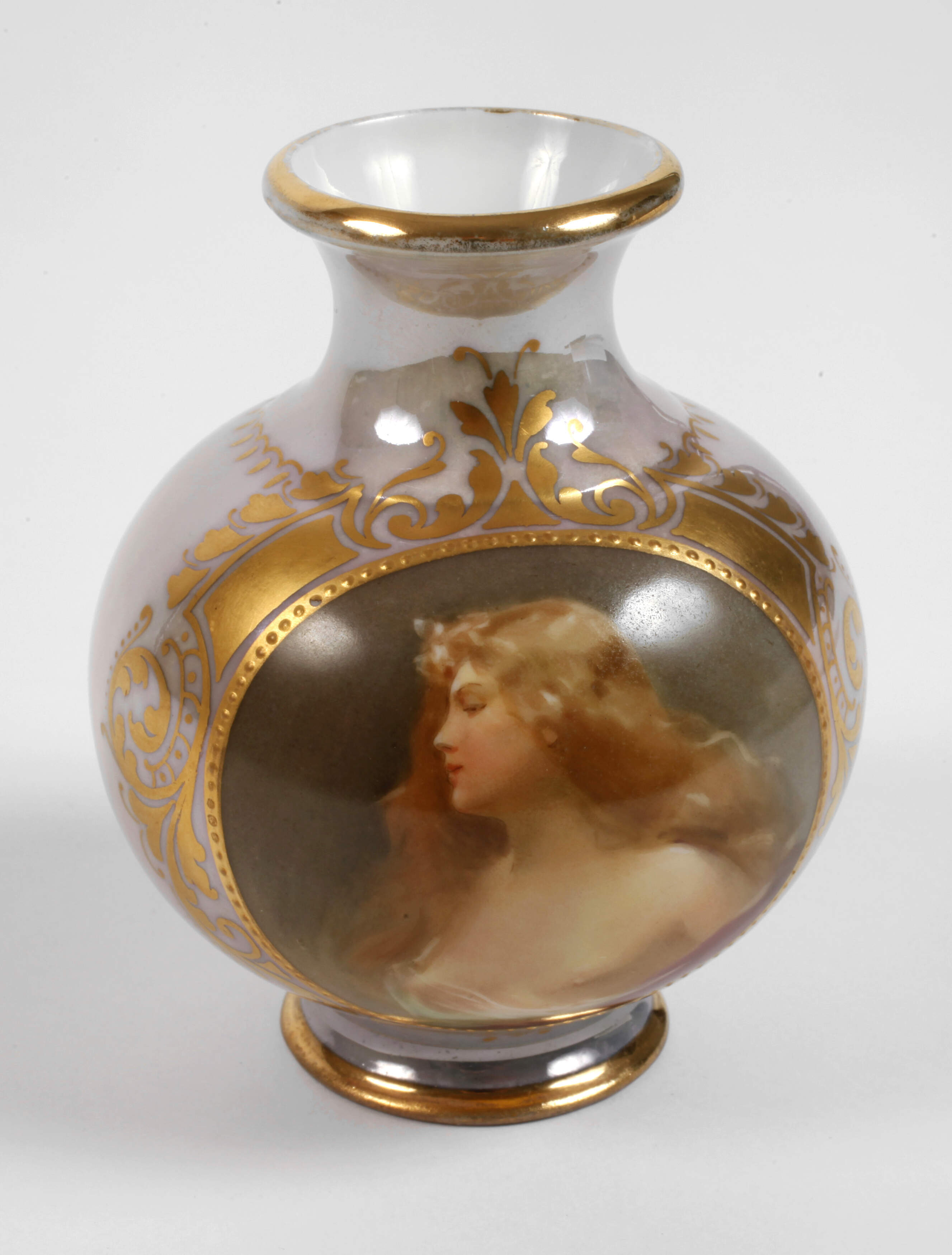 Enghalsvase Mädchenportrait