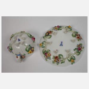 Meissen Paar prunkvolle Mokkatassen Blütenbesatz