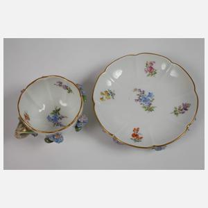 Meissen prunkvolle Mokkatasse Blütenbesatz