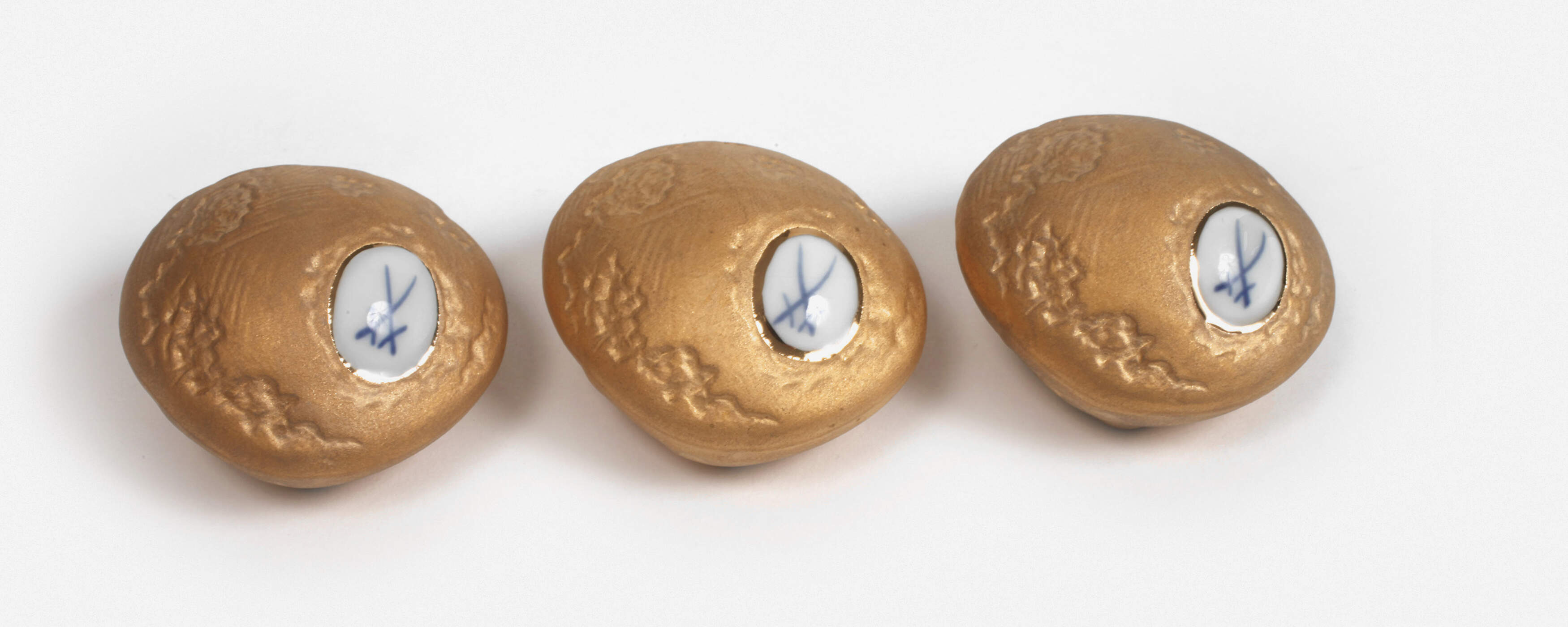 Meissen drei Jubiläumsobjekte als Goldnuggets