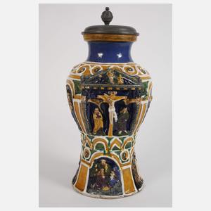 Übergroßer Krug im Renaissancestil