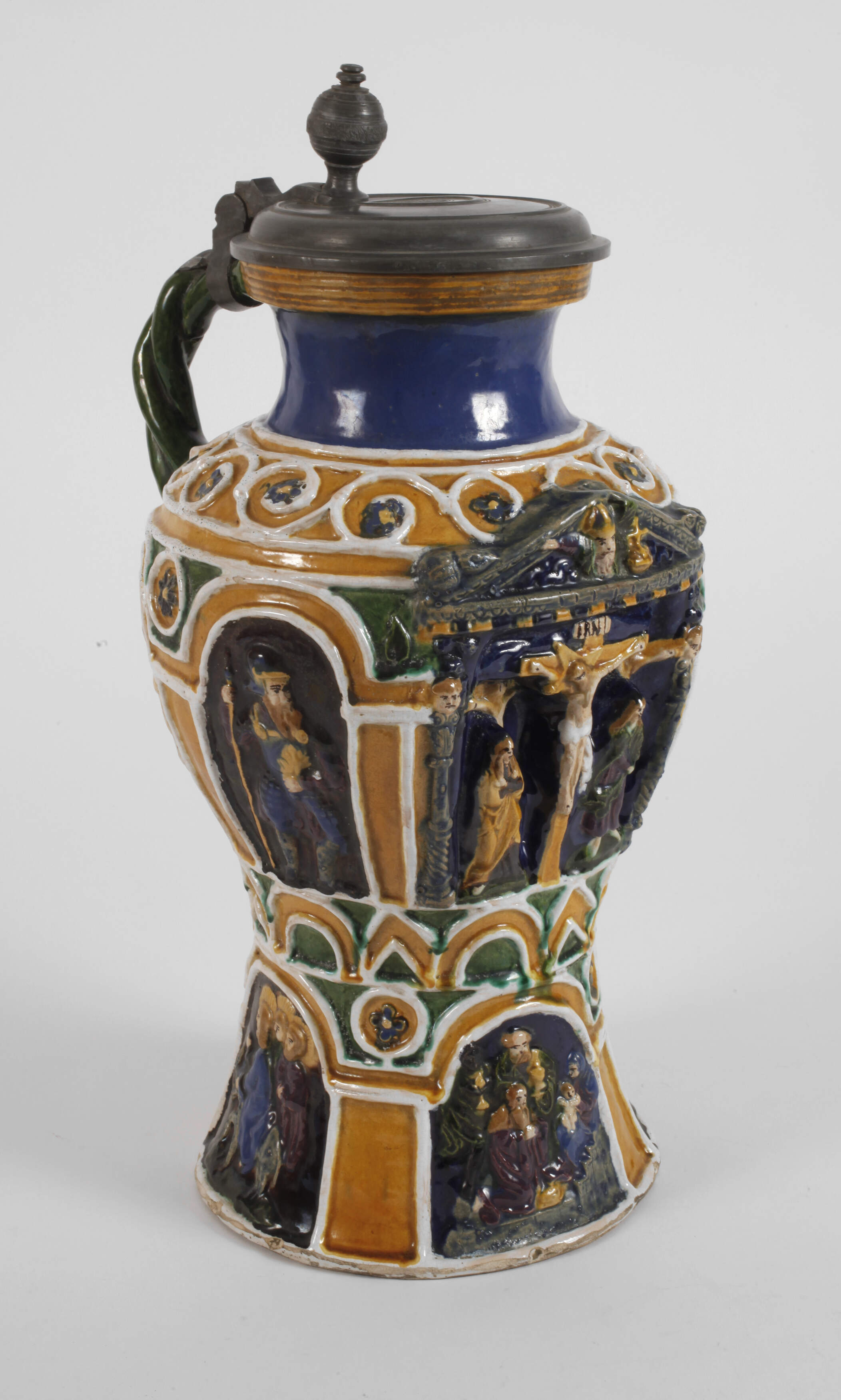 Übergroßer Krug im Renaissancestil