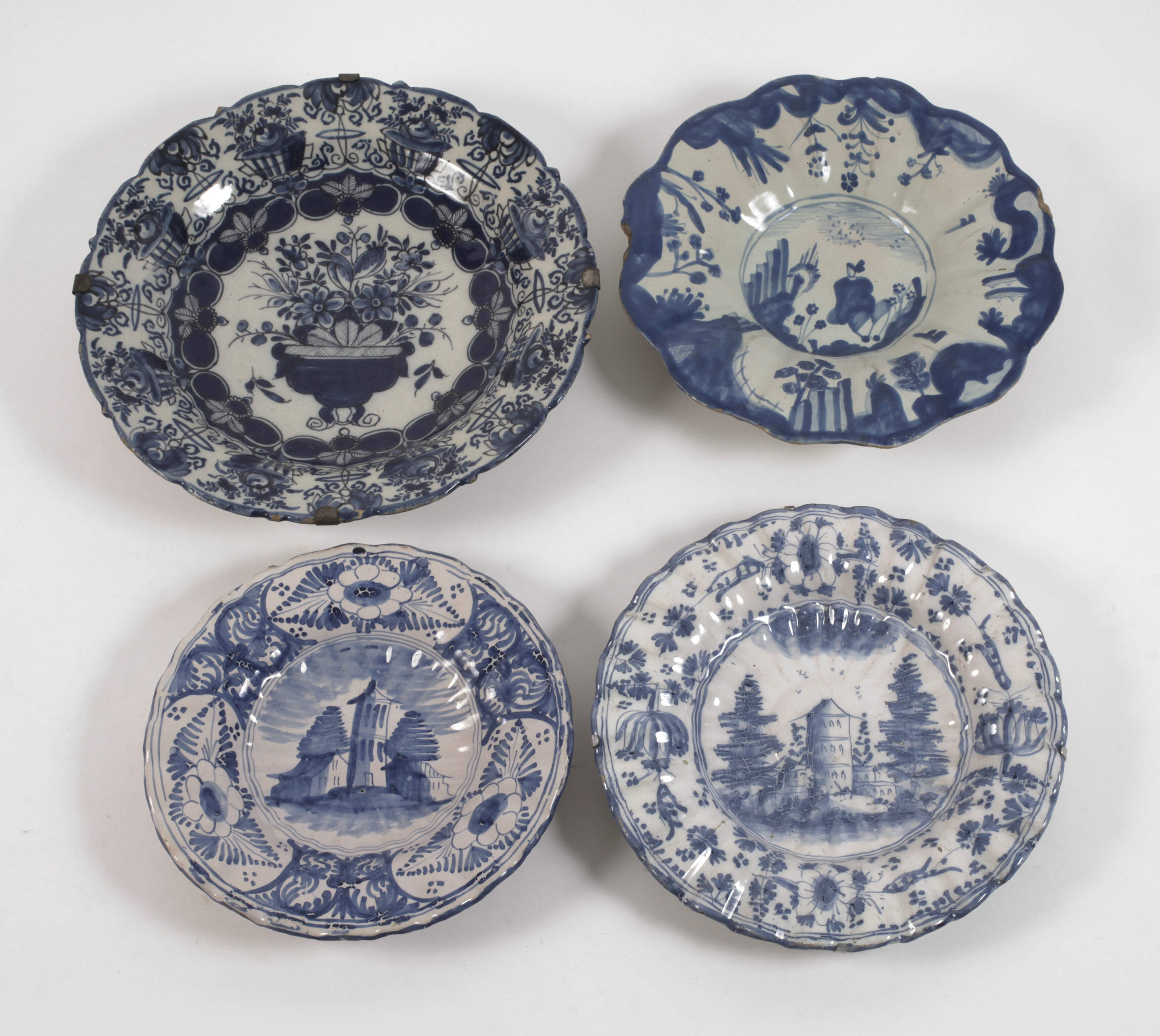 Vier Fayenceteller Blaumalerei