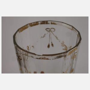 Zwei barocke Karaffen mit vier Gläsern