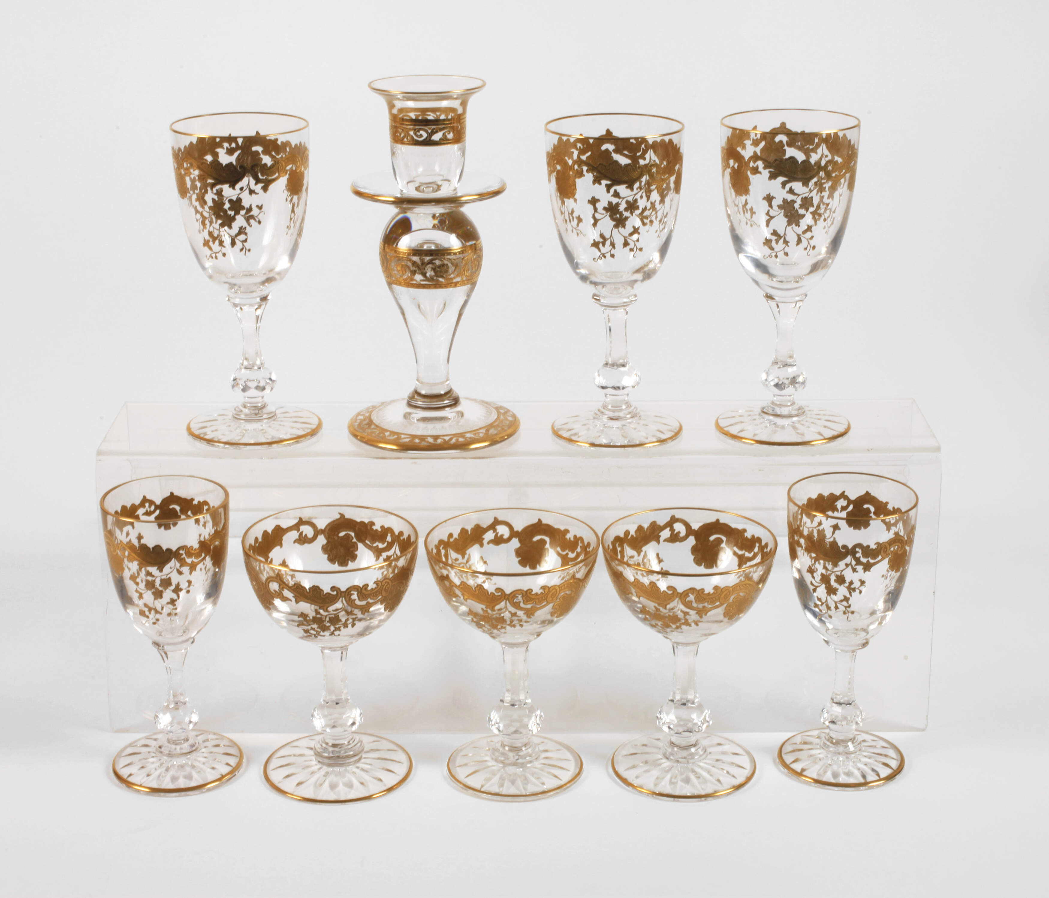 Saint Louis acht Gläser und ein Kerzenleuchter