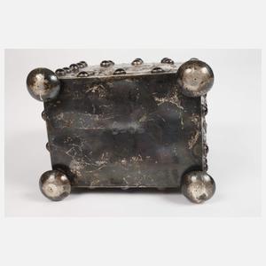 Silberdose in Truhenform