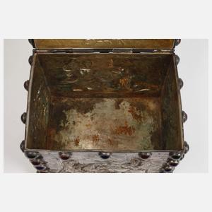 Silberdose in Truhenform