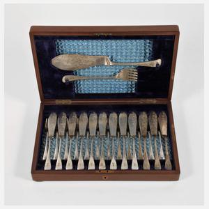 Fischbesteck im Holzkasten